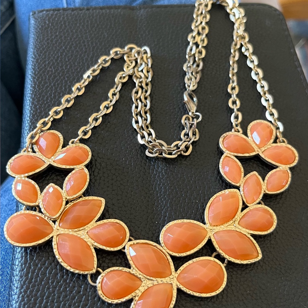 Elegant peach Statement chocker, retro Hollywood style